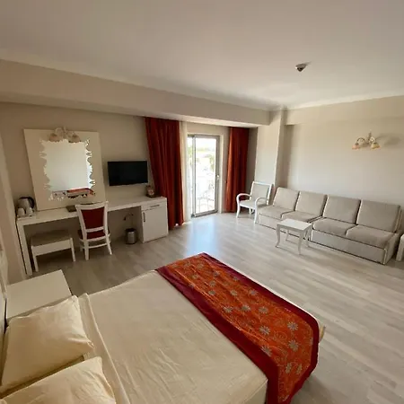 מלון Golden Sunset Hotel&spa